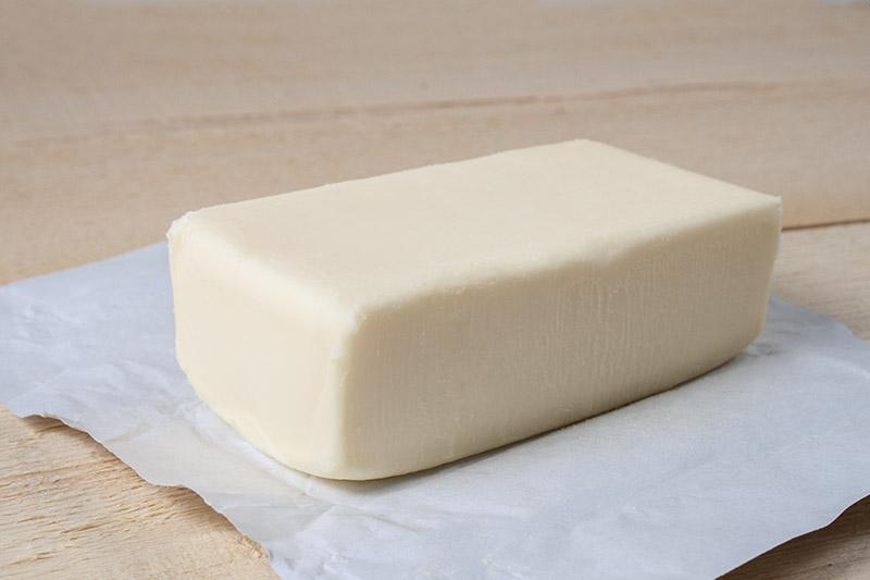 Le beurre de baratte de la fromagerie Monnin à Chantrans dans le Doubs